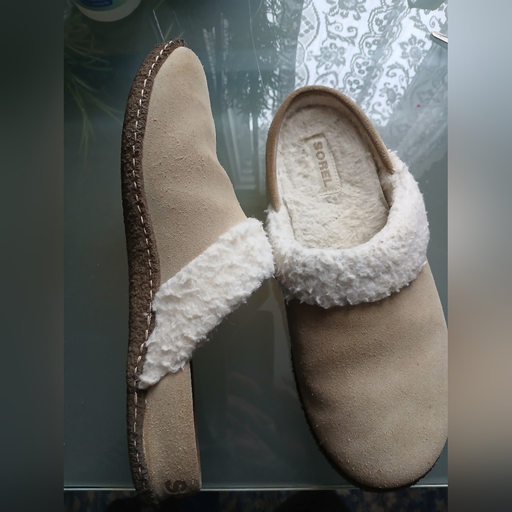 Sorel women Tan suede leather slippers size 11